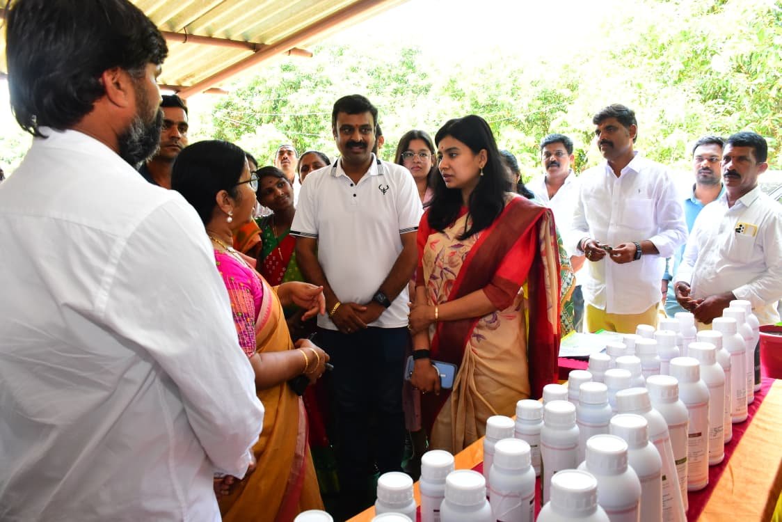 సేంద్రియ పద్ధతిలో వ్యవసాయం చేయాలి  కలెక్టర్ గరిమ అగ్రవాల్  ధర్మారం సేంద్రియ వ్యవసాయ ఉత్పత్తుల(బీఆర్సీ) తయారీ కేంద్రం ప్రారంభం